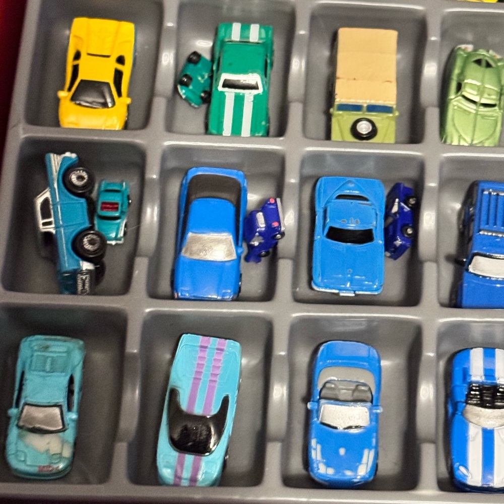 Micro Mini's Collectors Case  with 96 cars - Picture 12 of 13